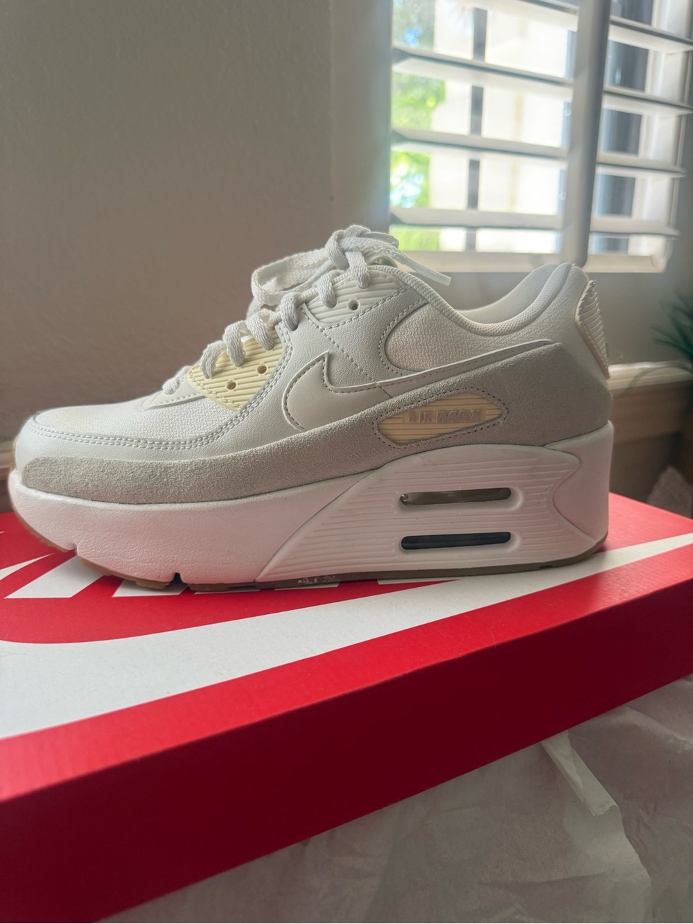 💙Nike Women’s Air Max Platform Sneaker - Cream/White💙